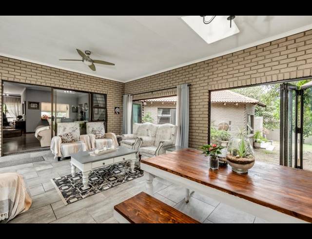 5 BEDROOM HOUSE FOR SALE IN FOURWAYS GARDENS